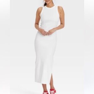 Elegant White Sleeveless Dress